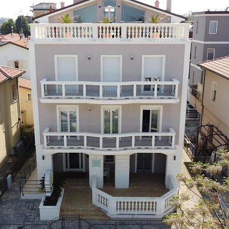 Residenza Mediterranea Apartments Rimini Zewnętrze zdjęcie