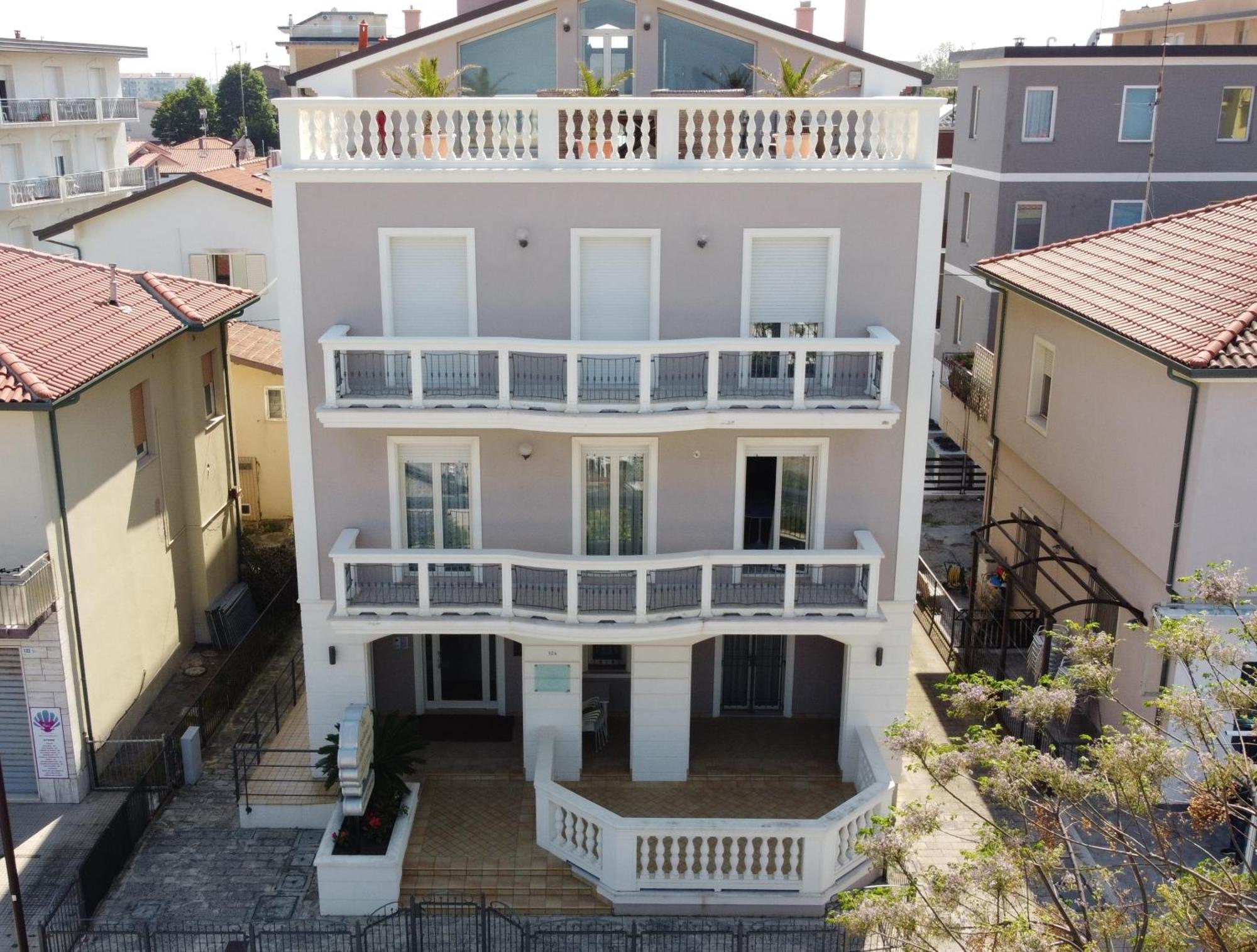 Residenza Mediterranea Apartments Rimini Zewnętrze zdjęcie