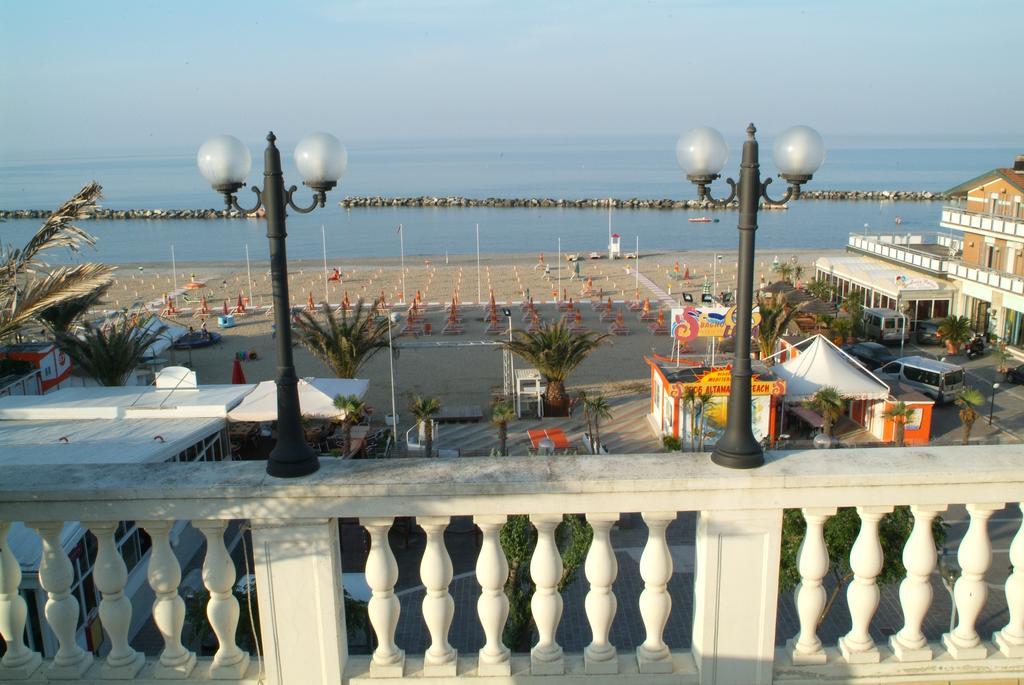 Residenza Mediterranea Apartments Rimini Zewnętrze zdjęcie